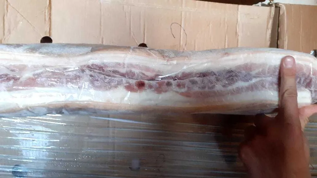 фотография продукта грудинка на кости свинина